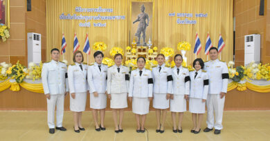 รองอธิการบดีฝ่ายบริหาร ร่วมพิธีวางพานพุ่มดอกไม้วันพ่อขุนรามคำแหงมหาราช