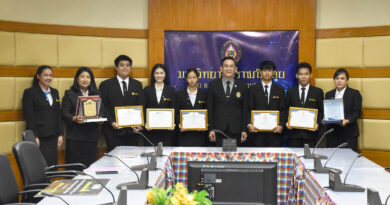 อธิการบดี ม.ราชภัฏเลย ร่วมยินดีกับนักศึกษาสาขานิติศาสตร์ ได้รับรางวัล “งานวันรพี”